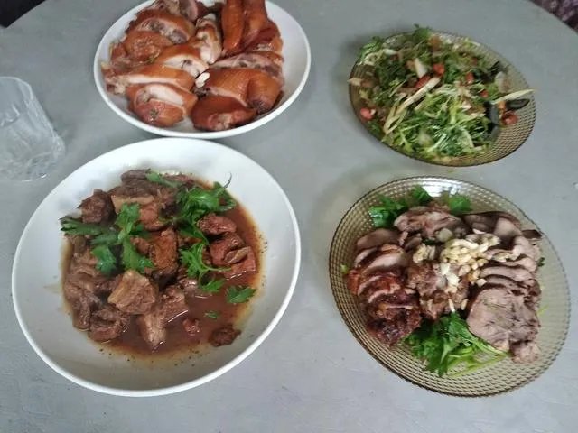 猪价8连跌,北方跌破7元,旺季不旺,养猪人深亏,中秋能涨吗?