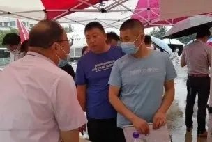 山东一70后新生报到被误认为家长,你如何看待此事?