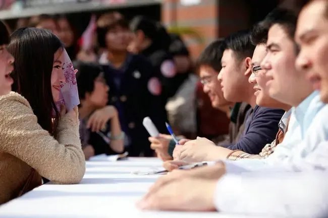 《你好另一半》中清华男相亲鄙视浙传女，你如何看待相亲中的学历鄙视？