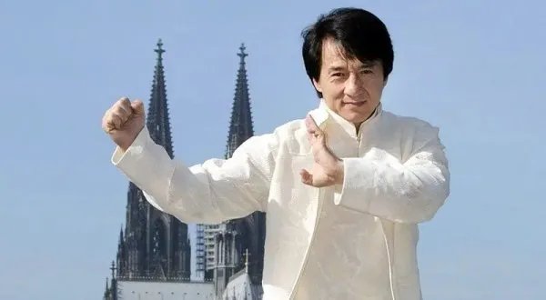 成龙和吴绮莉到底怎么回事?