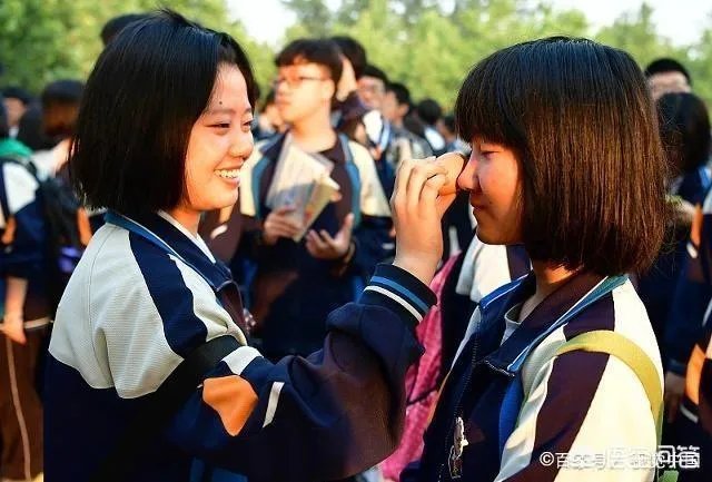 走出高考考场时,你想到的第一件事是什么?