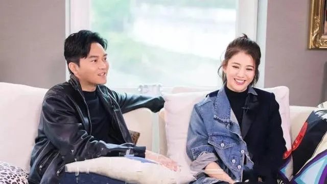 袁咏仪回忆过往忍不住落泪，坦言曾因张智霖绯闻不断很生气，你怎么看？