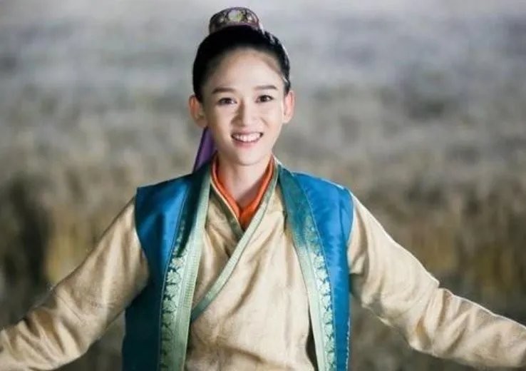 女扮男装唐嫣、鞠婧祎被吐槽, 哪些女星让人惊艳?