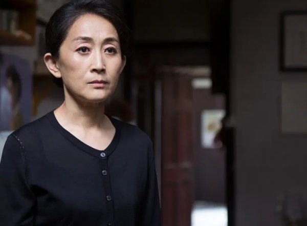 同居3年，我去见准公婆，婆婆给了见面礼，吃完饭我就报了警，我错了吗？