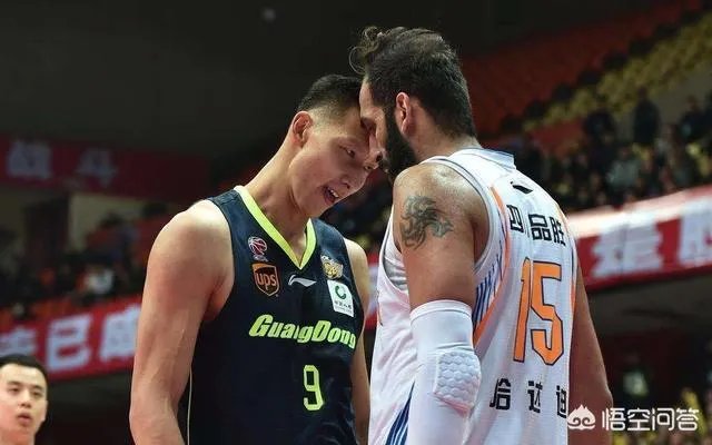 当年在天津世锦赛上,哈达迪为什么会做“摊手”动作侮辱易建联?当时发生了什么事?