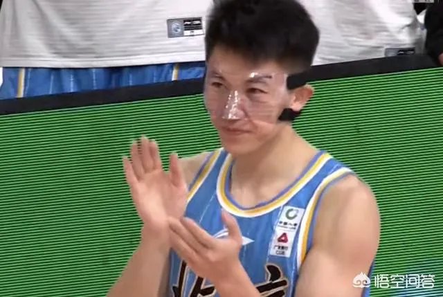 常林驱逐,刘晓宇一直都在裁判旁边鼓掌,为什么会这样?