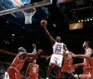 乔丹的全明星告别赛上，科比罚球时为什么全场观众狂嘘科比？