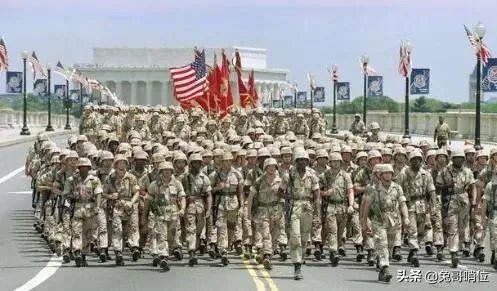 为何看美军阅兵队列感觉非常散乱,漫不经心毫无整齐性?