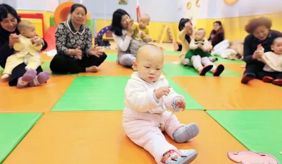 一岁宝宝看视频早教导致近视还应该接触吗？