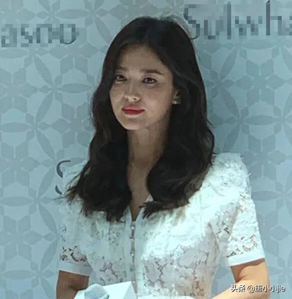 宋慧乔离婚在出现后，大家为什么都说她变得非常憔悴而且眼袋较宽，是怎么回事呢？