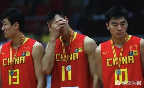 当年在天津世锦赛上,哈达迪为什么会做“摊手”动作侮辱易建联?当时发生了什么事?