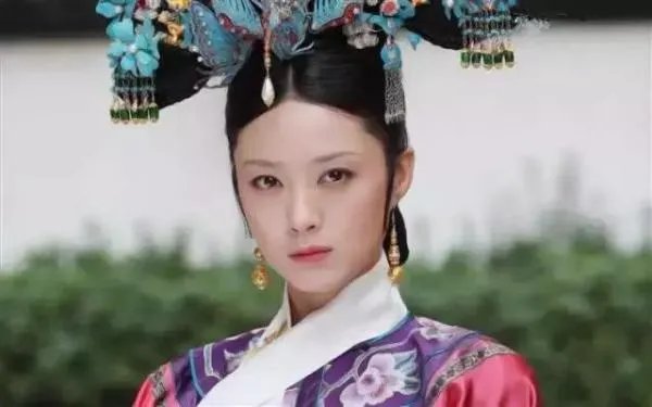 甄嬛传里华妃的扮演者