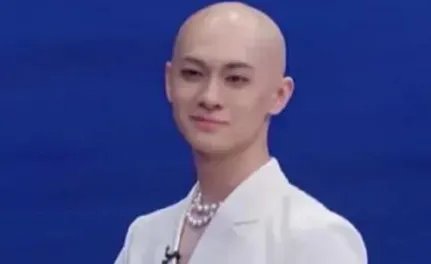 梁森头发怎么了