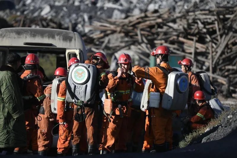 河南一煤矿发生事故致1死7失联,当地有关部门采取了哪些急救措施?