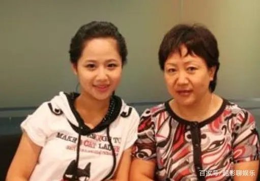 杨紫的父母是圈内人吗?杨紫的母亲原来是《甄嬛传》中的她,她是谁?