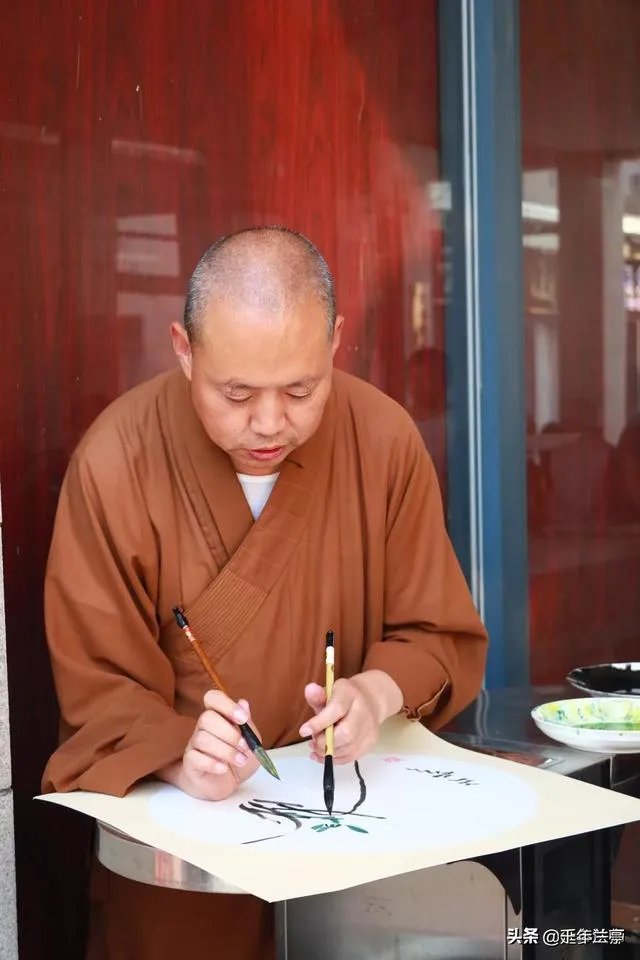 有人说延参法师的墨宝感觉墨用的很少,这是为什么呢?