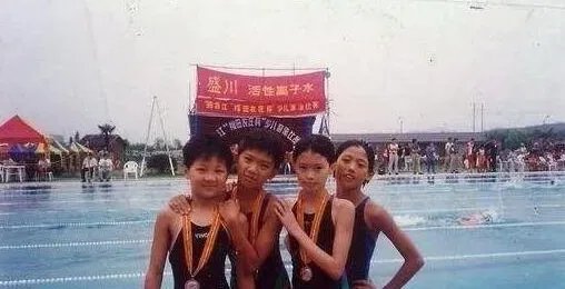 何穗曾经离过婚吗?