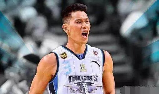 林书豪在CBA面对的防守强度是个什么水平？比在NBA时，哪个更强？