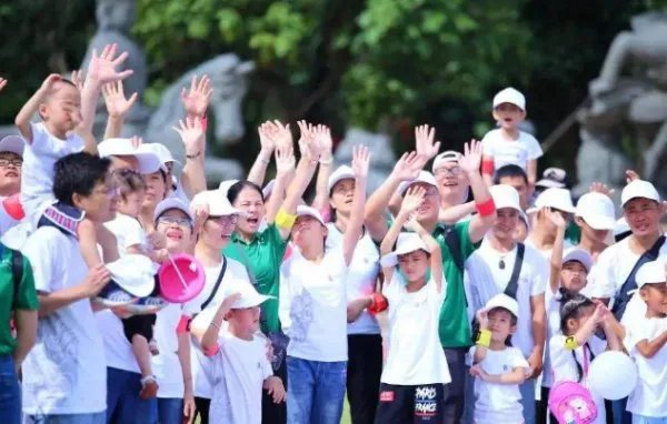 帮孩子做手工家长扎了条龙,学校举办此次活动的意义是什么?