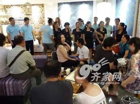 玛堡壁纸落户武昌金盛 开业现场异常火爆