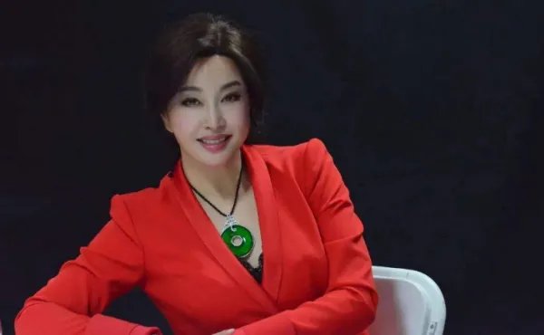 刘晓庆办生日会,为何她的容颜依旧年轻?