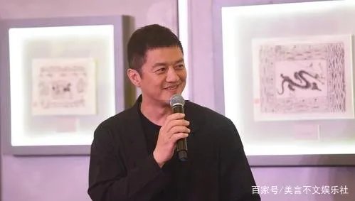 李亚鹏欠4000万,依旧与小19岁女友相爱,女方为何会加入嫣然基金?