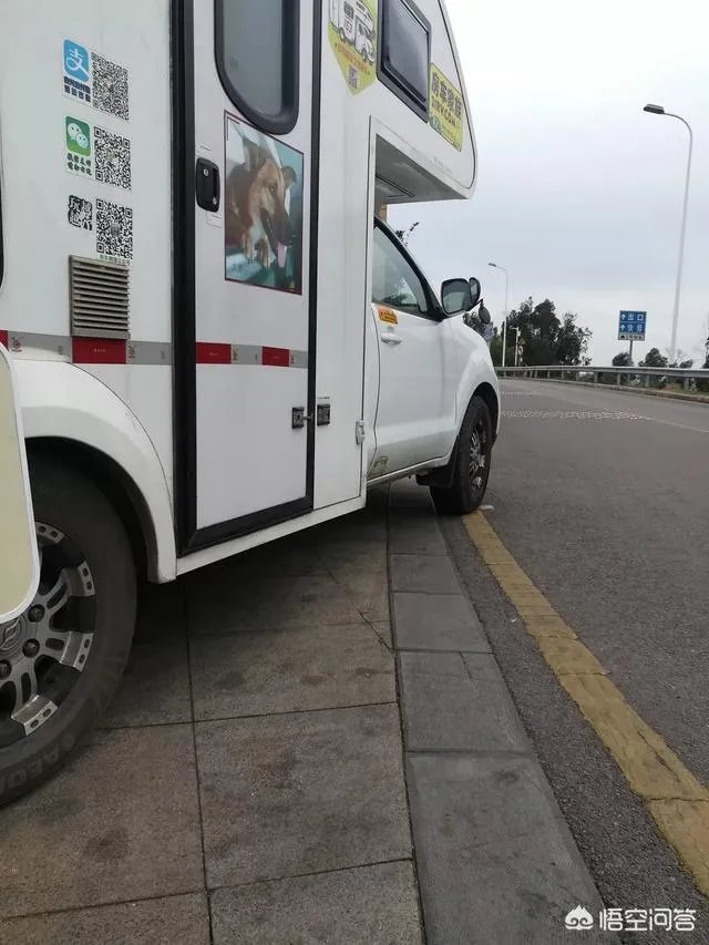 什么车既能轻度越野又能当房车？