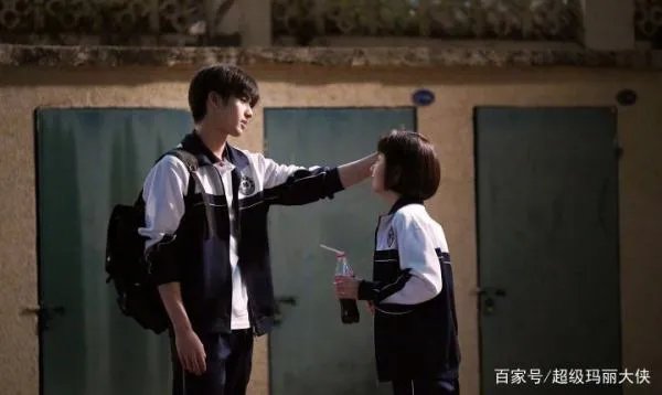 看到谭松韵,吴谨言是否因为拒演《锦衣之下》而感到后悔?