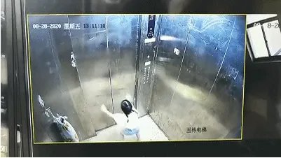 女童滞留电梯找家长时坠亡,小孩为何会独自滞留在电梯内?