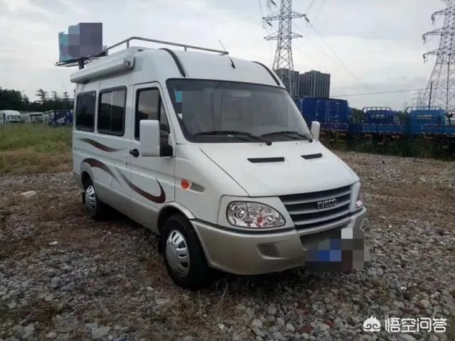 什么车既能轻度越野又能当房车？