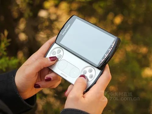 PSP能打电话 索尼爱立信Z1i不足2600元