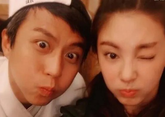 宋仲基与女粉丝合影，宋仲基的公众形象是怎样的？