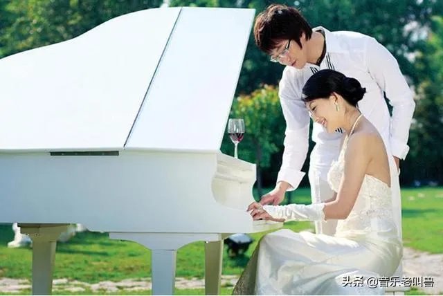 婚礼上新娘出场适合弹什么钢琴曲?