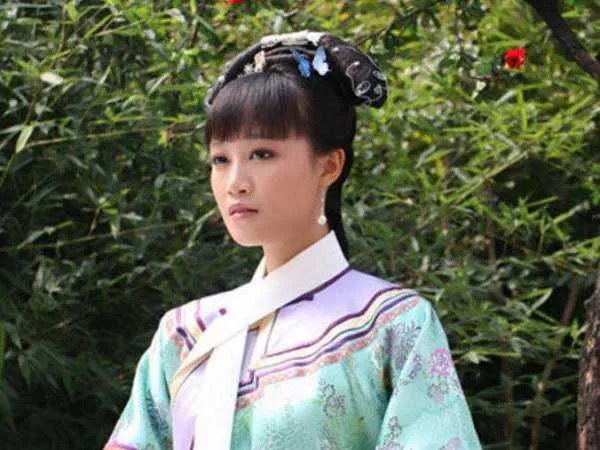 关于蓝盈莹从北京人艺辞职一事,她本人是咋回应的?