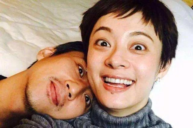 邓超晒照片庆祝结婚九周年,保持爱情稳定的秘诀是什么?