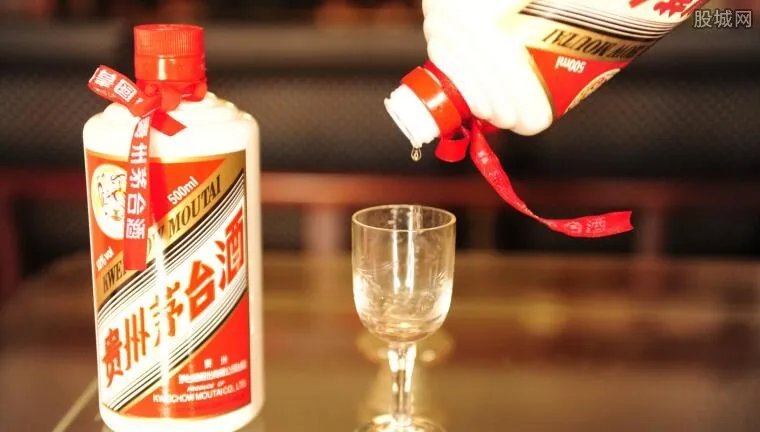 茅台回收多少钱一瓶 茅台酒什么时候比较难买到