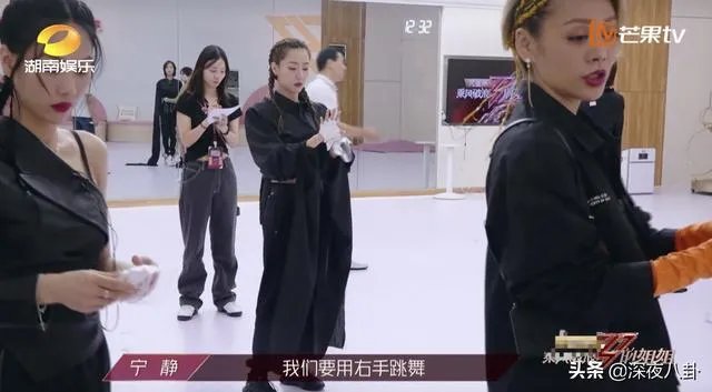 为什么说万茜是《乘风破浪的姐姐》里的皇族?