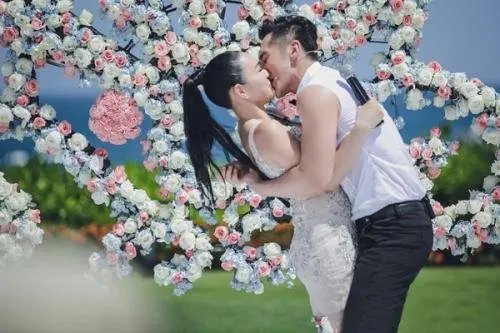 张伦硕颜值担当,为什么和比自己大很多的钟丽缇恋爱?