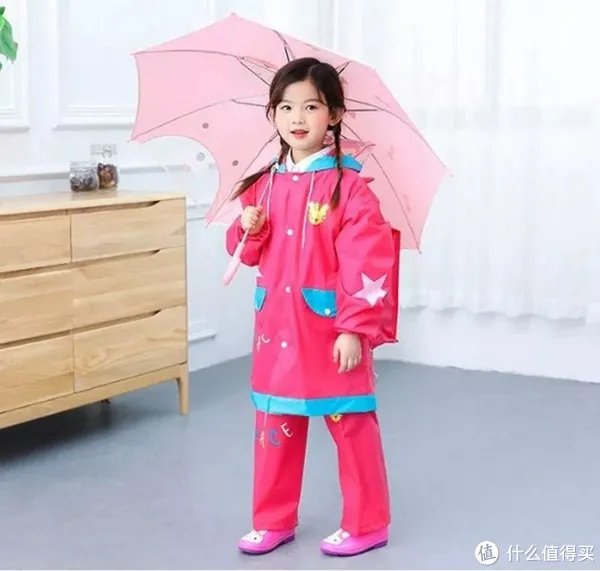 好物测评 篇八十:看完这篇7款雨衣评测,让宝宝不再参加“雨天尬衣秀”!