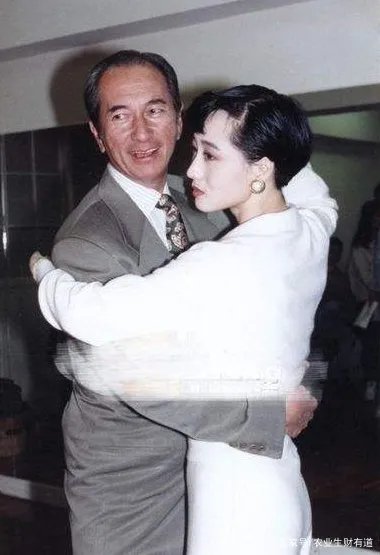 利智为何不做赌王五太?“吊”了李连杰10年才肯嫁,背后有什么秘密?