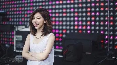 曾被喊“滚出娱乐圈”，最后却混的风生水起的女明星有谁？