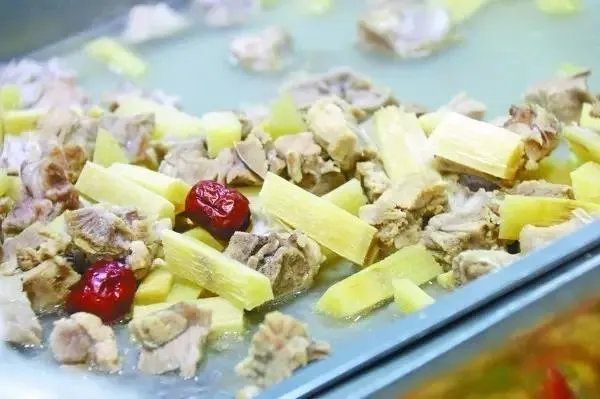 为什么大学食堂会出一些很怪的菜？
