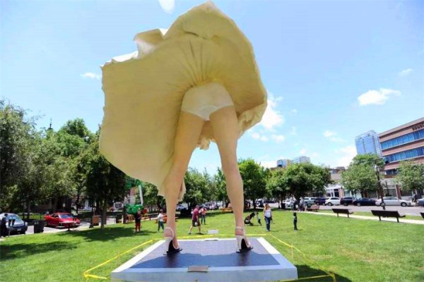 芝加哥花费500万建成梦露雕像,为何仅存在300天就被拆除?