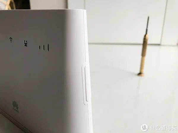 免布线畅享自由:华为4G路由2 全4G无线路由 拆解测评
