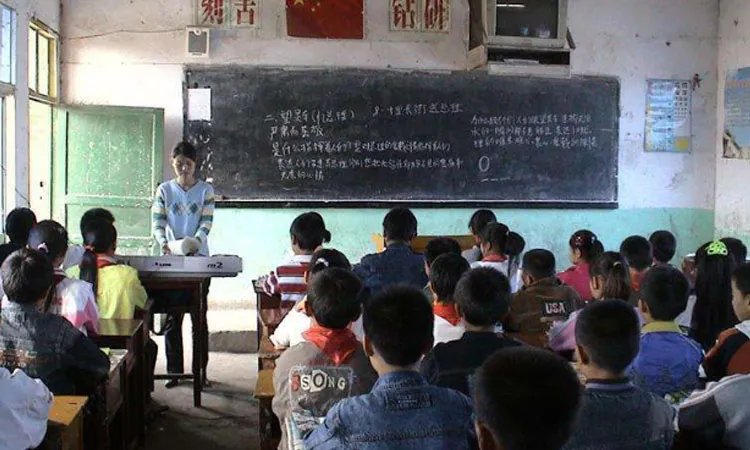大方县补发教师工资津贴