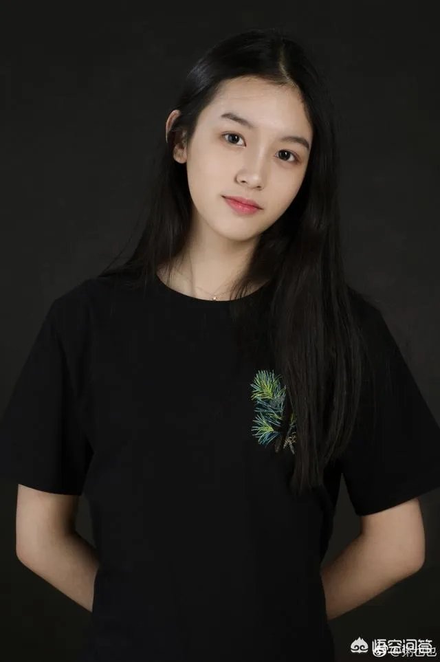 和董洁相比，新版冷清秋北影校花的颜值你觉得怎么样？