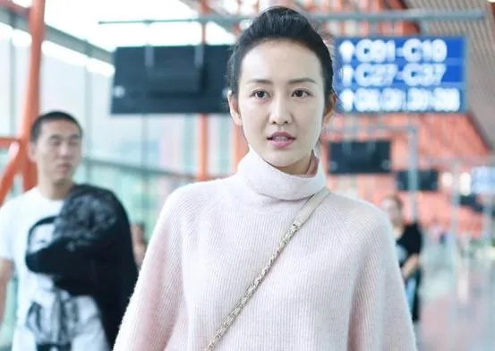 有哪些明星的机场素颜照其实是“伪素颜”?怎么做到的?