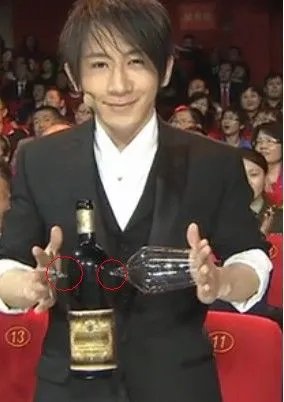 刘谦2013春晚魔术揭秘 称找力宏只为转移视线