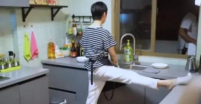 邓超晒照片庆祝结婚九周年,保持爱情稳定的秘诀是什么?