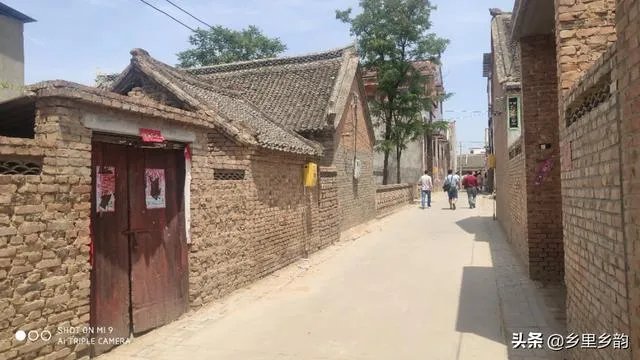 院子外墙用实墙好还是做护栏好?